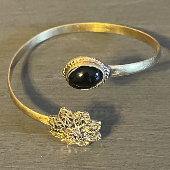BRASS FLORAL ONYX CABOCHON ARMLET